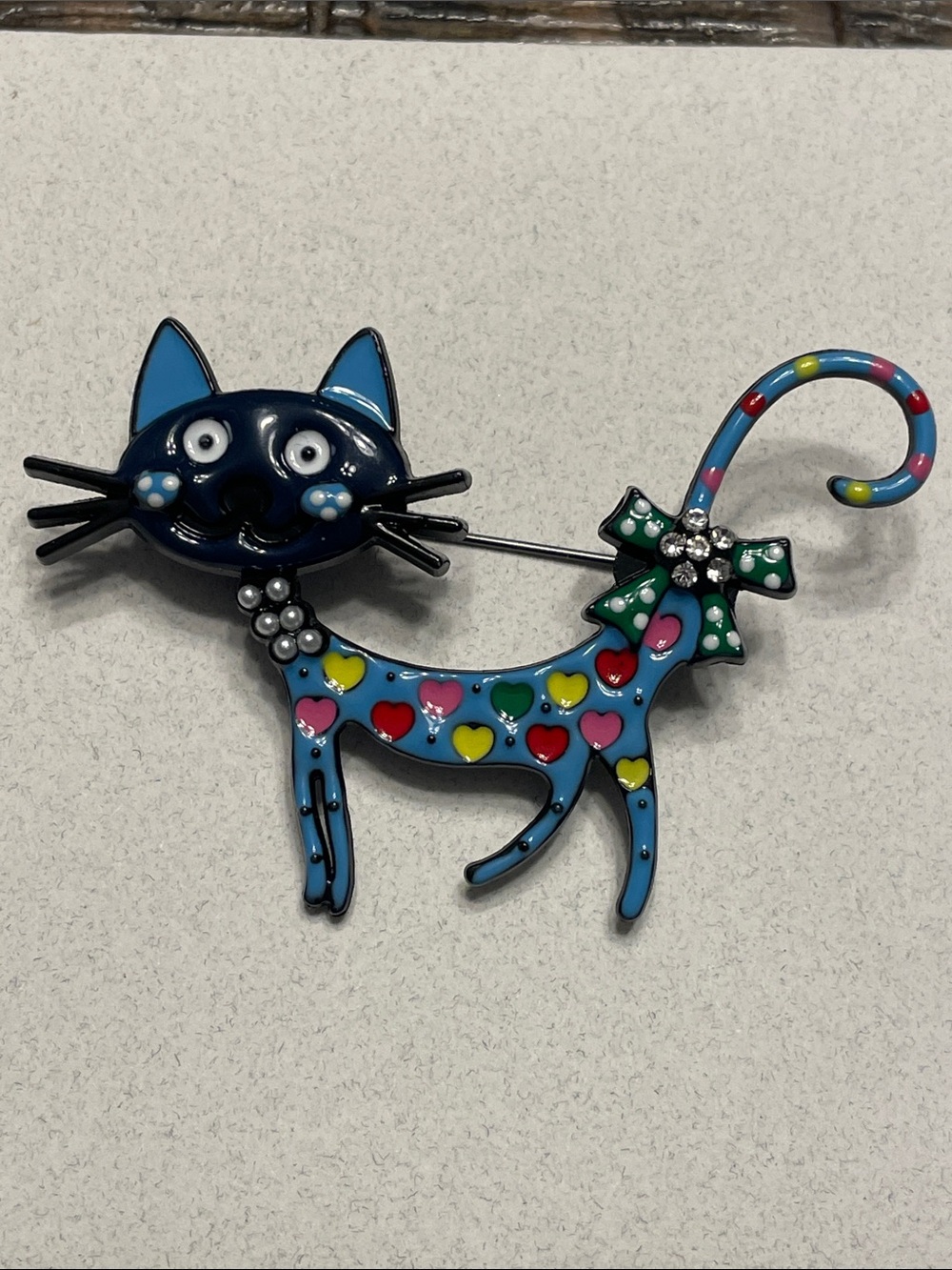 NWOT Cat brooch pin kitty kitten Cats Pin Cat Lover Hearts & FAUX Pearl ACCENT